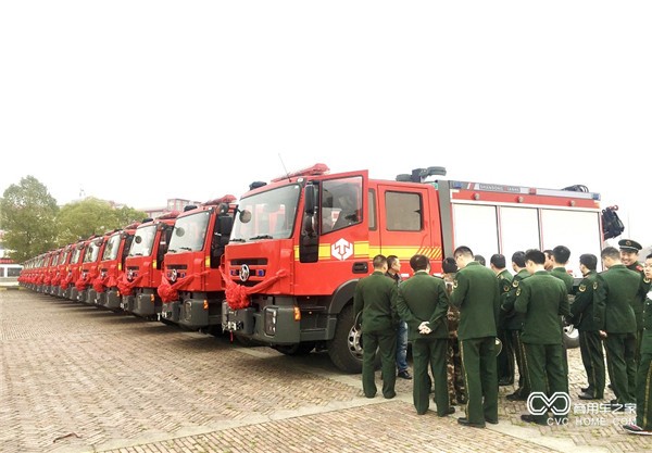 中國(guó)智造原廠四門消防車首批交付消防部門2.jpg